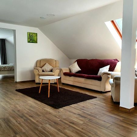 Twins Apartments Совата Екстериор снимка