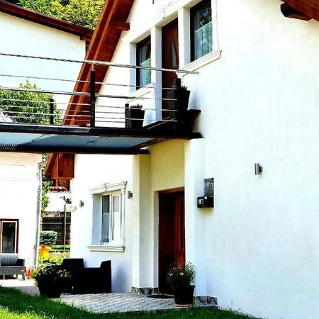 Twins Apartments Совата Екстериор снимка