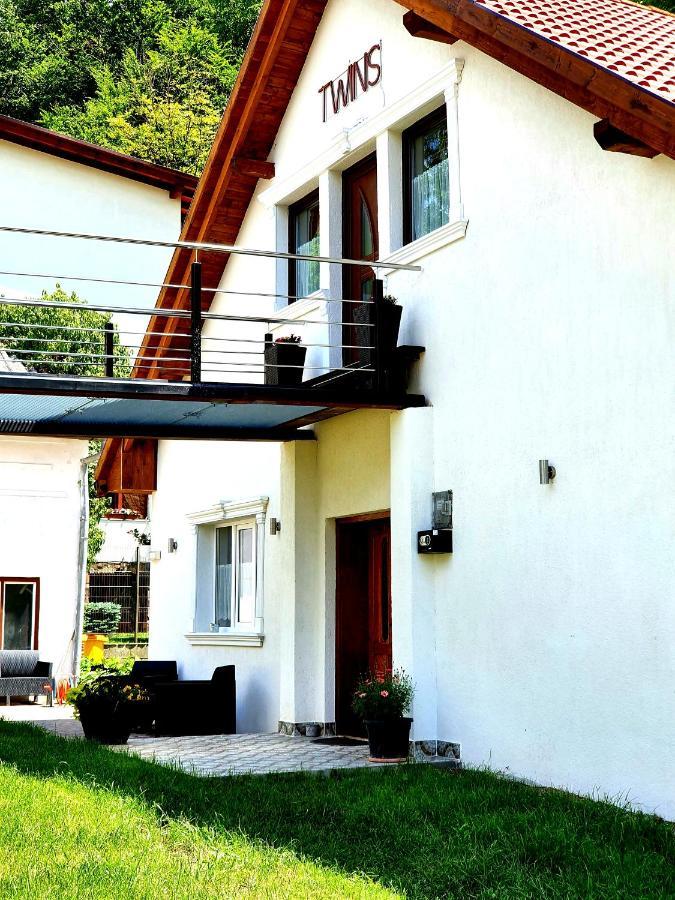 Twins Apartments Совата Екстериор снимка