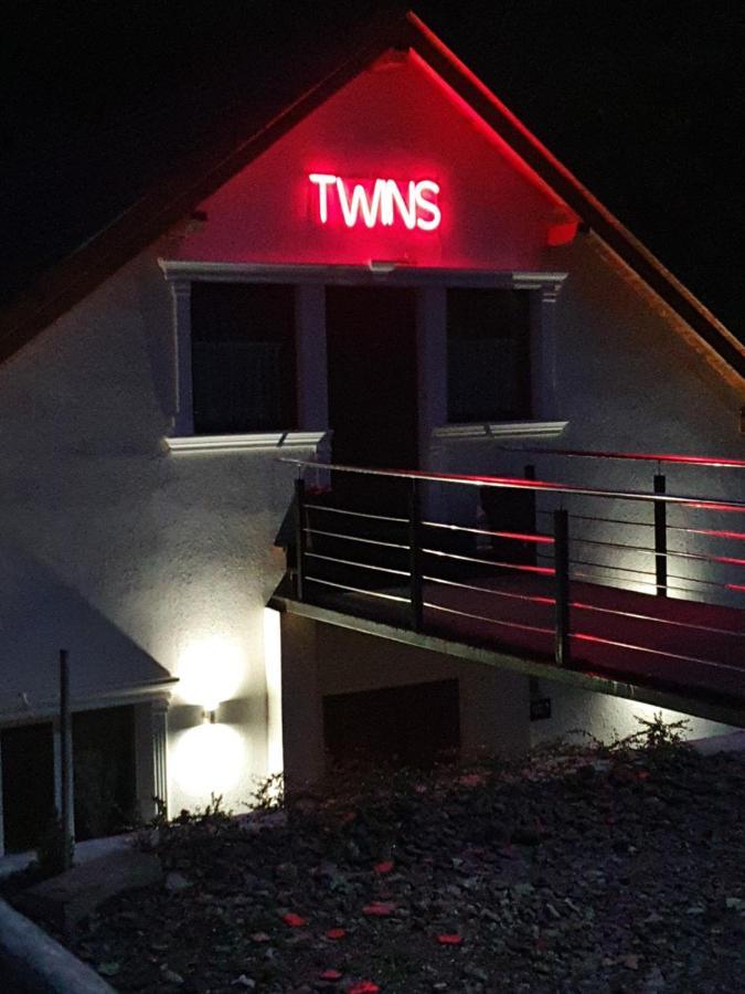 Twins Apartments Совата Екстериор снимка