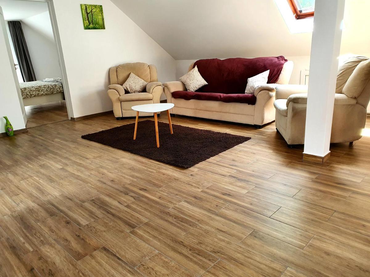 Twins Apartments Совата Екстериор снимка