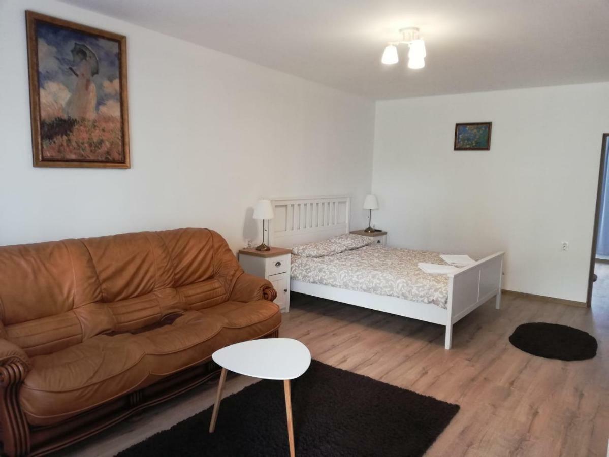 Twins Apartments Совата Екстериор снимка